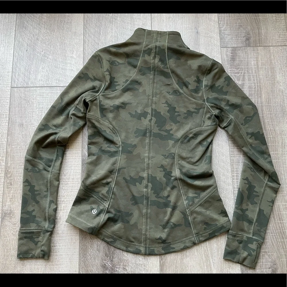 Lululemon Forme Jacket *Cuffins in Savasana Camo 20cm Fatigue Green